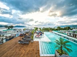 Hotel Clover Patong Phuket - SHA Plus，位于芭东海滩的酒店