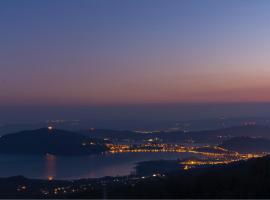 罗家斯酒店，位于卡斯托里亚的酒店