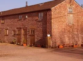 The Shippon Barn with Hot Tub and Private use of Heated Pool