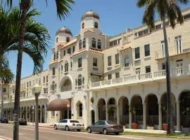 Tropical Elegant Palm Beach 2 Bedroom 2 Bathroom Suite Valet Parking Included