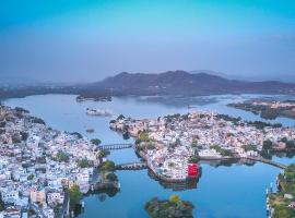 Oolala - Your lake house in the center of Udaipur，位于乌代浦Bagore ki Haveli附近的酒店