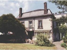 Logis Hôtel La Source du Mont，位于圣马丹-瓦尔姆鲁的酒店