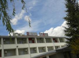 Hotel Likos，位于Grumento Nova的酒店