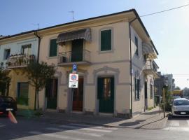 Villino Silvia，位于维亚雷焦的酒店