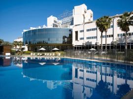安达卢斯宫希尔肯酒店，位于塞维利亚的带泳池的酒店