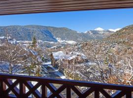 哥博公寓式酒店，位于拉尔多萨的带泳池的酒店