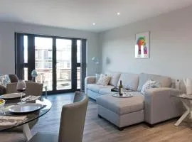 Cotels at 7Zero1 Serviced Apartments - Modern Apartments, Superfast Broadband, Free Parking, Centrally Located