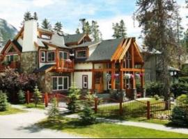西娅之家博若莱精品住宿加早餐旅馆，位于班夫Banff Gondola附近的酒店