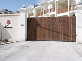 Luxury 2BR Home facing Beach w/Pool Montego Bay #4，位于蒙特哥贝的酒店