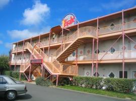 Relais De Nantes - Hotel premier prix，位于卢瓦尔河畔圣吕斯的酒店