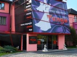 Hotel Tango，位于耶莱尼亚古拉的酒店