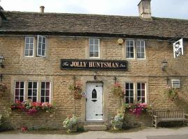 The Jolly Huntsman，位于奇彭纳姆Leigh Delamere服务站M4附近的酒店