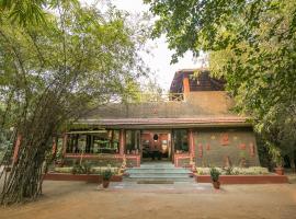 Bandhavgarh Jungle Lodge，位于塔拉的木屋