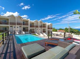 Family Complex beside Beach w/Pool Montego Bay #1，位于蒙特哥贝的高尔夫酒店