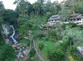康萨达恩度假加瀑布酒店，位于班彭阳奈的度假村
