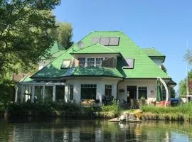 Moderne Maisonette-Wohnung am Karpfenteich; modern Apartment with view of the carp pond