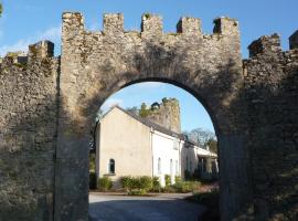 Castlemartyr Holiday Mews 2 bed，位于卡斯尔马特的高尔夫酒店