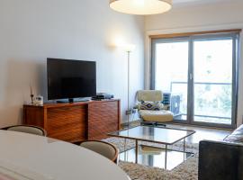 Lisbon White Cozy Apartment，位于里斯本雅尔丁动物园地铁站-塞特里奥斯附近的酒店