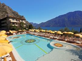 Hotel Ilma Lake Garda Resort，位于利莫内-苏尔加达的Spa酒店