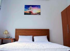 Cherry Hotel，位于Bến Lức的酒店