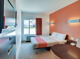 沃斯堡北湖赛道6号汽车旅馆，位于罗阿诺克的酒店