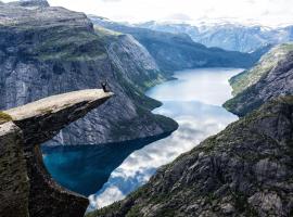 Trolltunga/Folgefonna Camp house，位于永达尔的酒店