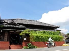 Guest House Kamejikan -turtle time-，位于镰仓市逗子市滨海码头附近的酒店