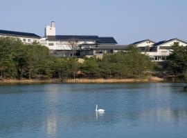 半寸休闲民宿，位于志贺町能登岛玻璃美术馆附近的酒店