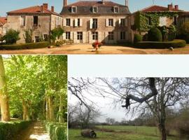 Eco Logis de Chantegrolle，位于Champagne-Mouton的酒店