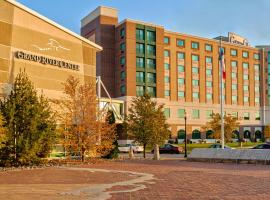 Grand Harbor Resort and Waterpark，位于迪比克的酒店