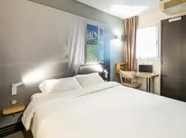B&B HOTEL Grenoble Université 1