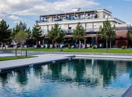 Riviera Zoloche Resort & Spa，位于Vishenki鲍里斯波尔国际机场 - KBP附近的酒店