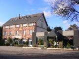Hotel Des Pins，位于Denneville-Plage的酒店