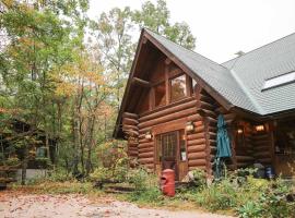 Canadian Loghouse Inn AzuminoYujin，位于安昙野市的住宿加早餐旅馆