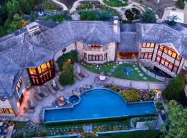 东汉普顿艺术之家住宿加早餐旅馆，位于东汉普顿的带泳池的酒店