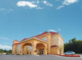 La Quinta Inn & Suites - North Mobile Satsuma，位于Satsuma的酒店