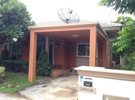 罗勇府切特海滨度假屋，位于罗勇的酒店