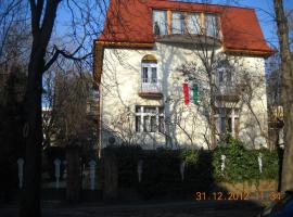 朱莉娅别墅酒店，位于布达佩斯的旅馆