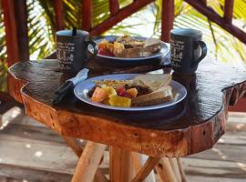 Puerto Sandino Surf Resort，位于Miramar的酒店