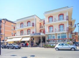 萨拉酒店，位于里米尼里瓦贝拉的酒店
