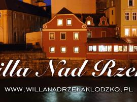 Willa nad rzeką，位于克沃兹科的酒店