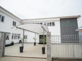 SH Boutique Hotel，位于圣多美São Tomé International Airport - TMS附近的酒店