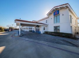 大草原I-30洲际6号汽车旅馆 ，位于大草原城的酒店