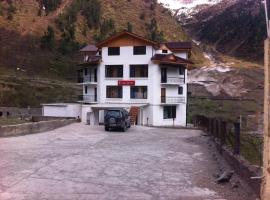 Hotel Czara Resort，位于Rezan的酒店