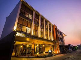 兰邦瑞萨达娜卡侬旅馆，位于南邦卡空塔街夜市附近的酒店