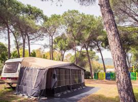 Camping Cala d'Ostia，位于普拉的酒店