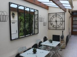 龙酒店，位于巴黎的酒店