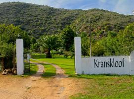 Kranskloof Country Lodge，位于奥茨胡恩Karusa葡萄园（酒庄和小吃）附近的酒店