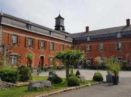 LOGIS - Château de la Motte - Hôtel & Restaurant，位于Liessies拉度瓦尔约里附近的酒店