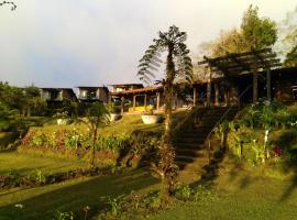 Villa Calas，位于Vara Blanca拉帕兹瀑布附近的酒店